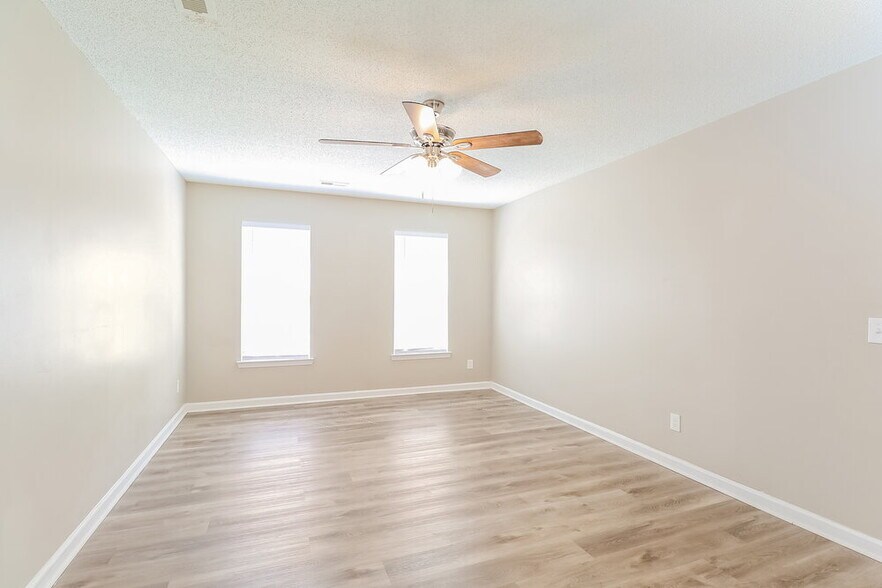 Building Photo - 13024 Peacock Ln