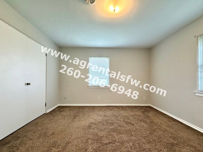 Building Photo - 2 Bedroom House