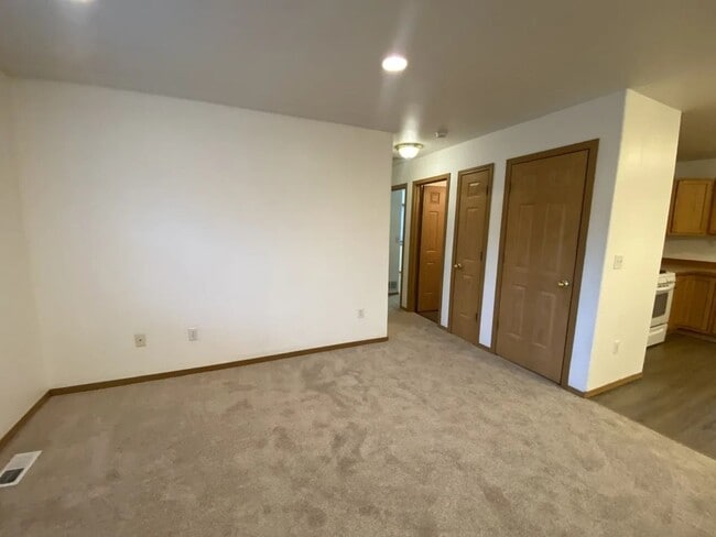 Building Photo - 2 Bedroom, 1 Bathroom in Southwest Anchorage.