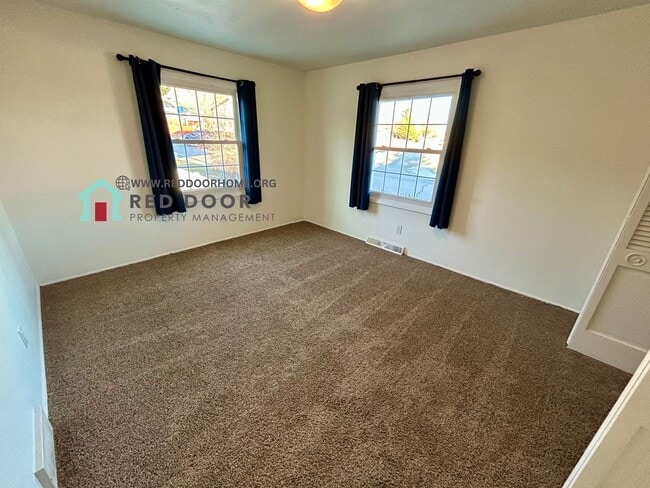 Building Photo - Modern 2 Bed / 1 Bath Duplex | Prime Great Falls Location |