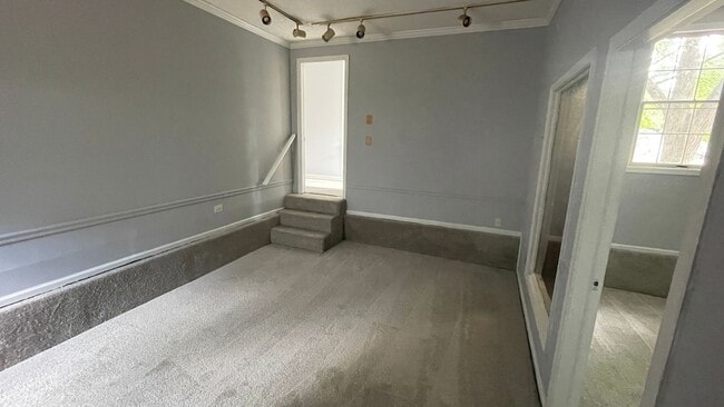 Building Photo - Chesterfield Rancher with Open Concept