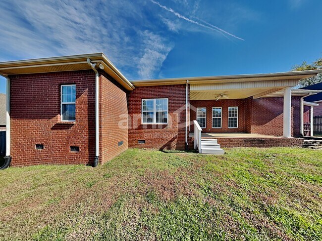 Building Photo - 4002 Greentree Ct