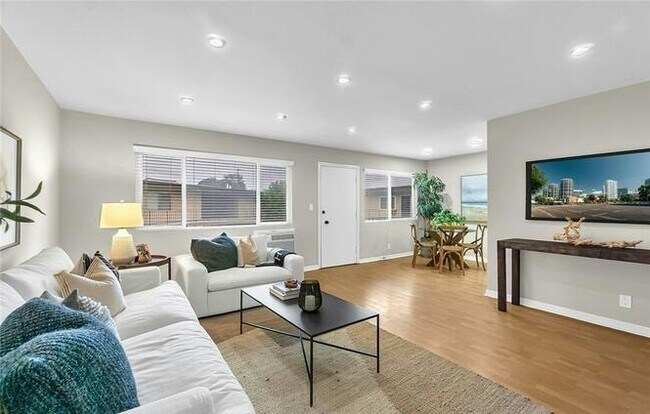 Building Photo - 3907 La Crescenta Ave