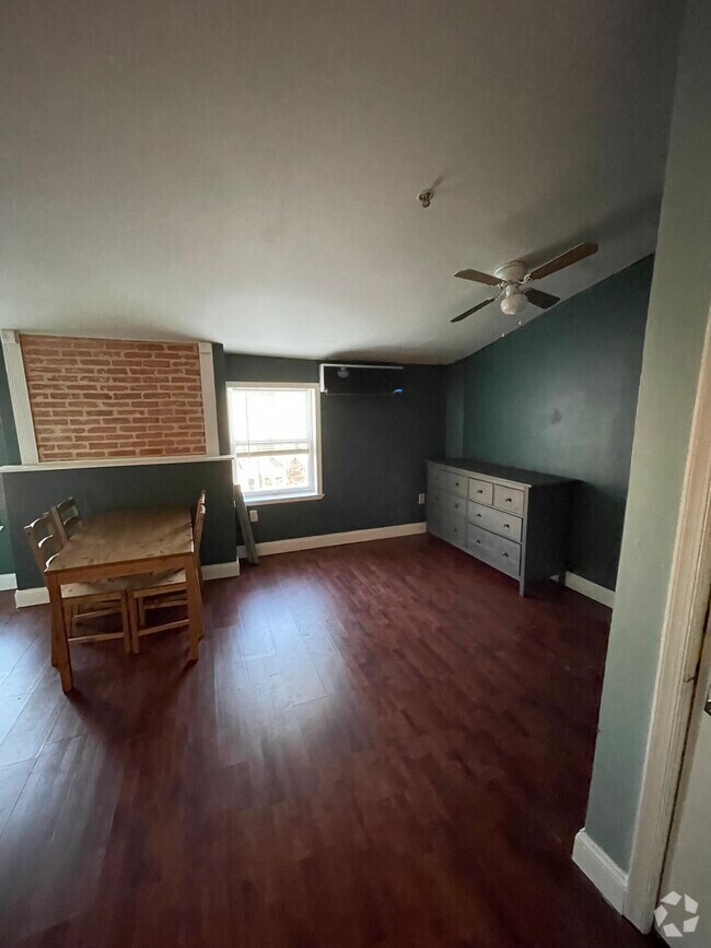 Building Photo - 927 N Calvert St