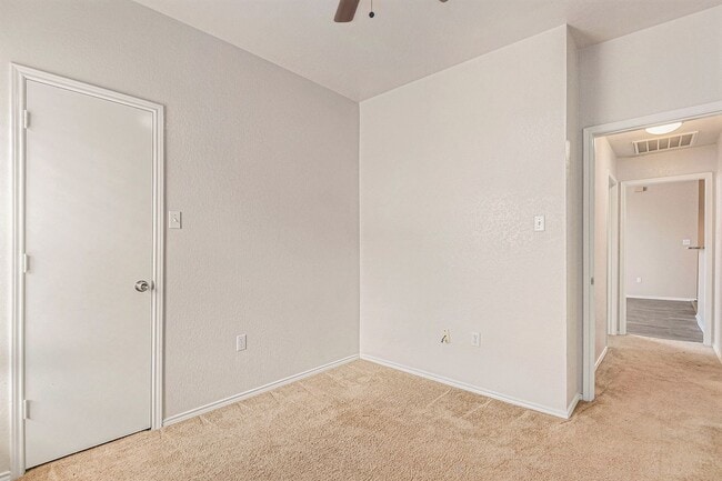 Building Photo - Discover your new home in this spacious 3-bedroom, 2-bath duplex located in the charming city of ...