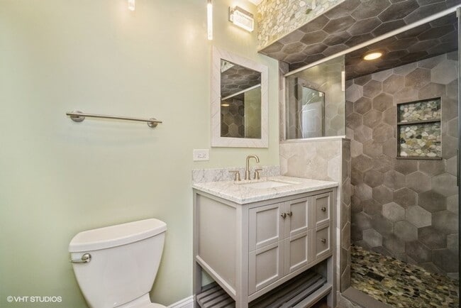 Building Photo - Renovated 3 bedroom home in award winning ...