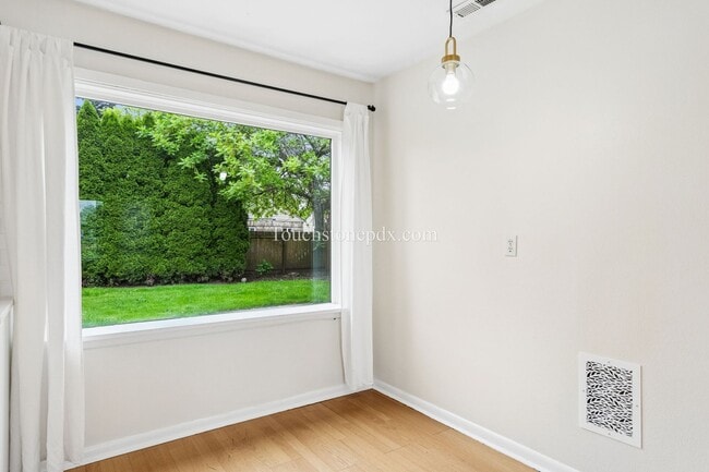 Building Photo - Updated NE Portland Home w/Fenced Yard and Upgrades!