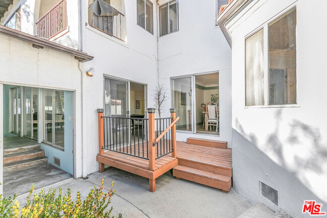 Building Photo - 1530 Valley View Rd