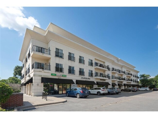 Building Photo - 3000 Raleigh Ave