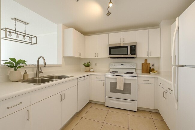 Building Photo - 50 Menores Ave