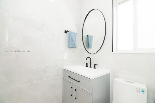 Building Photo - 4420 Dogwood Cir