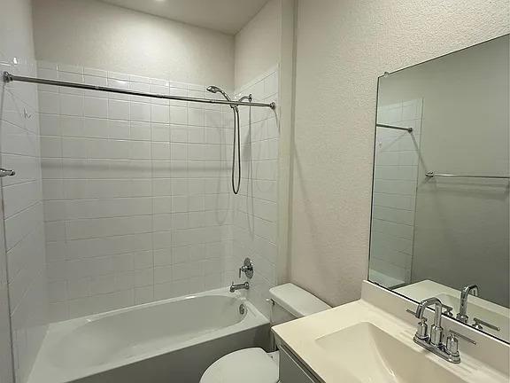 Building Photo - 400 Barton Creek Ln