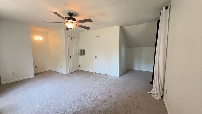 Building Photo - Spacious 4-Bedroom Cul-de-Sac Home with Fenced Yard!