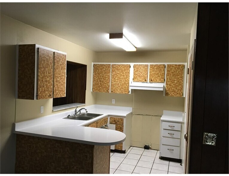 Building Photo - 3725 E 38th Ave