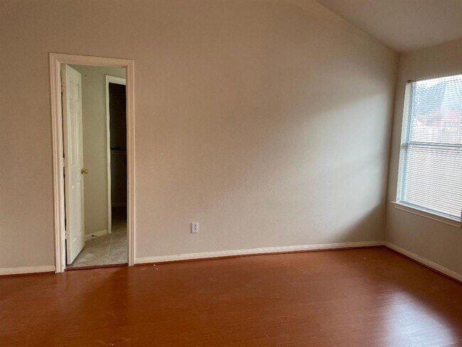 Building Photo - 2214 Plum Square Ct