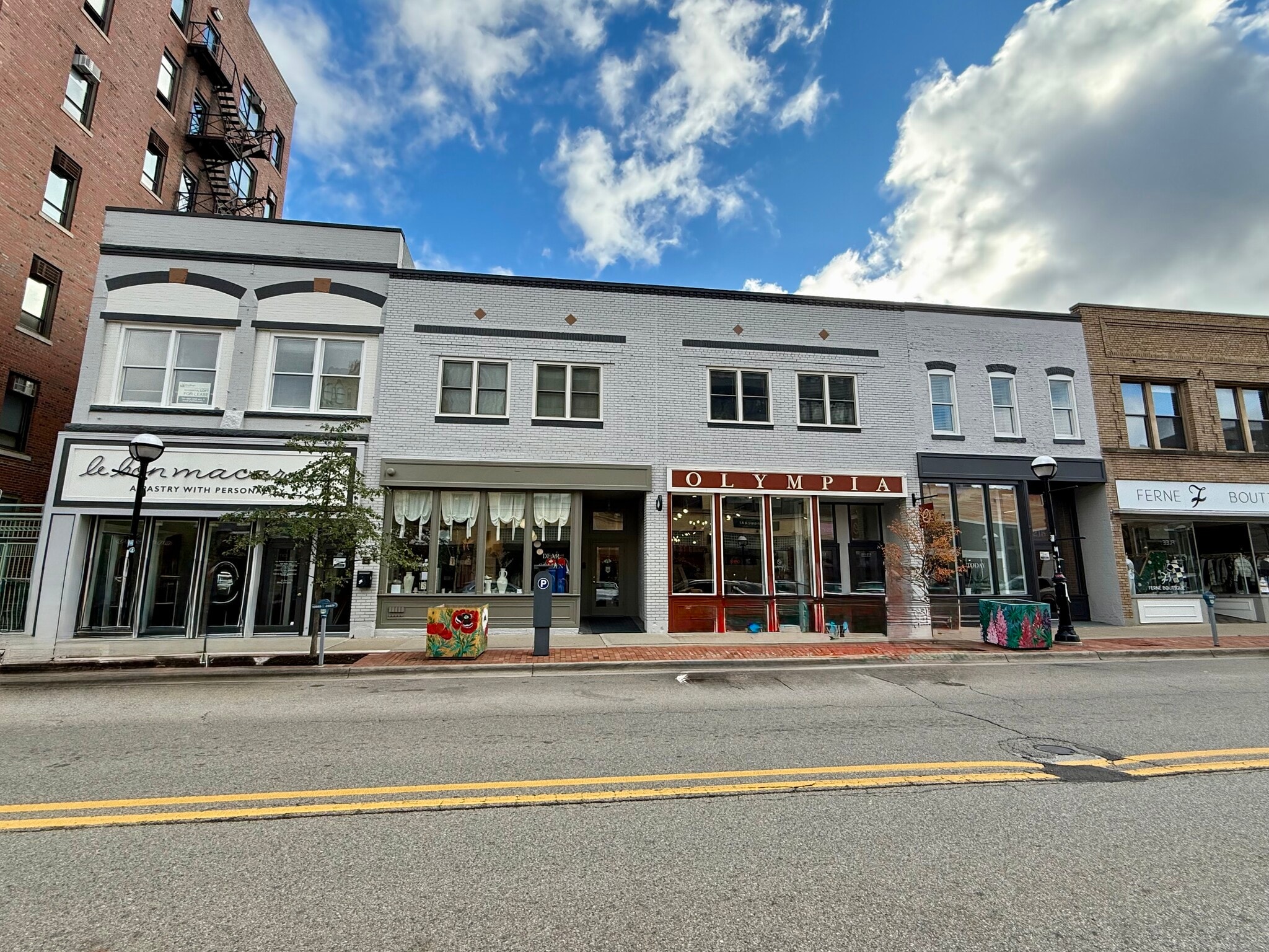 Building Photo - 215 S 4th Ave