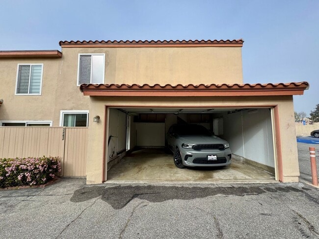 Building Photo - 3462 Del Amo Blvd