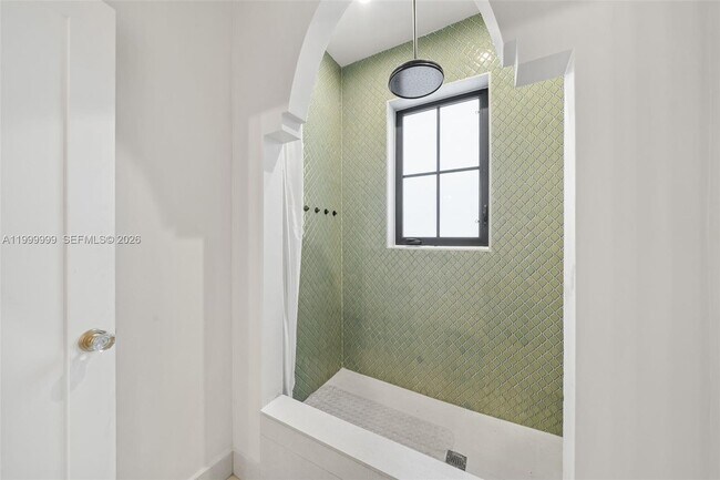 Building Photo - 415 Aledo Ave