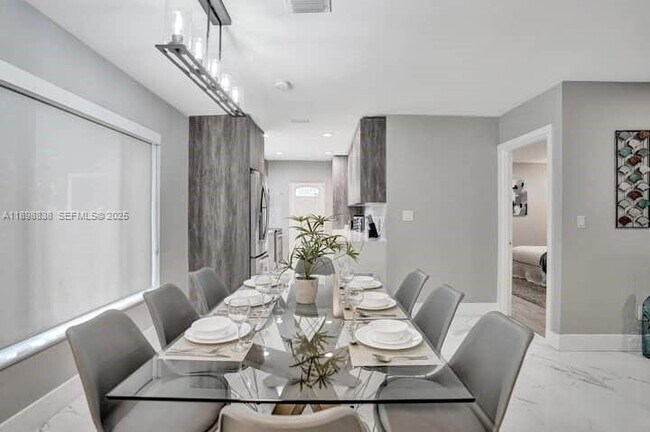 Building Photo - 1321 S 16th Ave