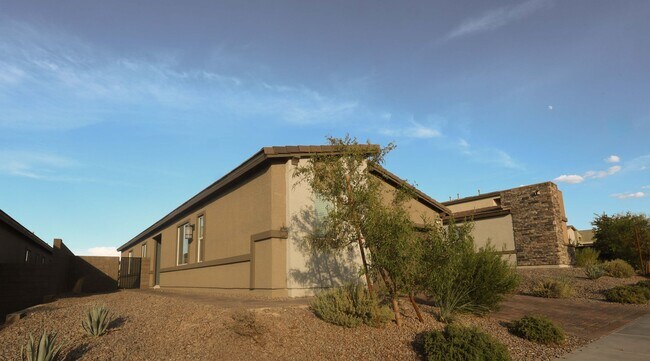 Building Photo - 294 Brg Cyn St