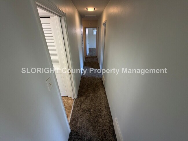 Building Photo - AVAILABLE JUNE - 4 Bed/ 2 Bath SLO Home
