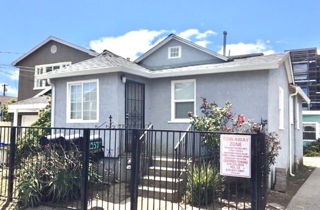 Building Photo - Great 2 Bed 1 Bath House in Richmond -- AVAILABLE NOW!