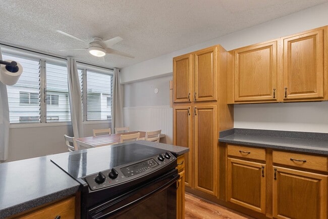 Building Photo - Updated 2-Bedroom Condo with Koolau Views in Prime Kaneohe Location