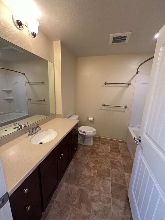 Building Photo - Welcome to the second city of Kapolei. Thi...