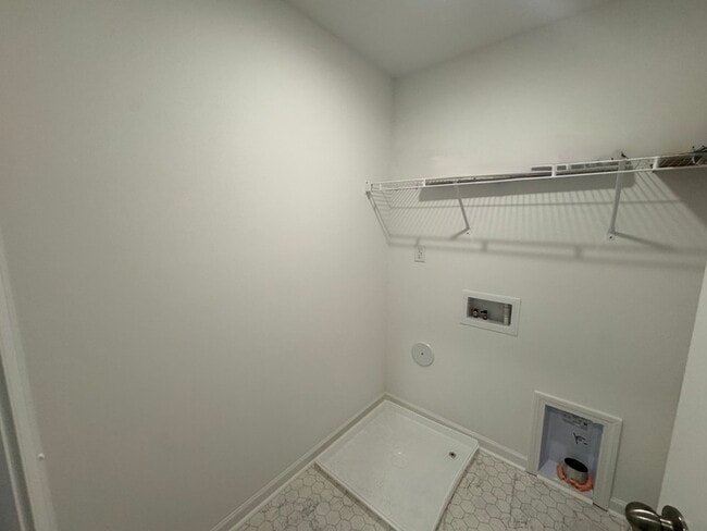 Building Photo - Four bedrooms with 2 1/2 bath with office space and loft