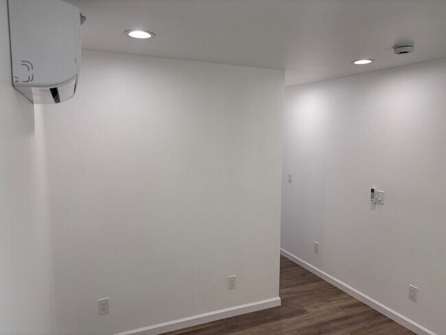 Building Photo - 2 bedrooms 2 baths home FOR RENT