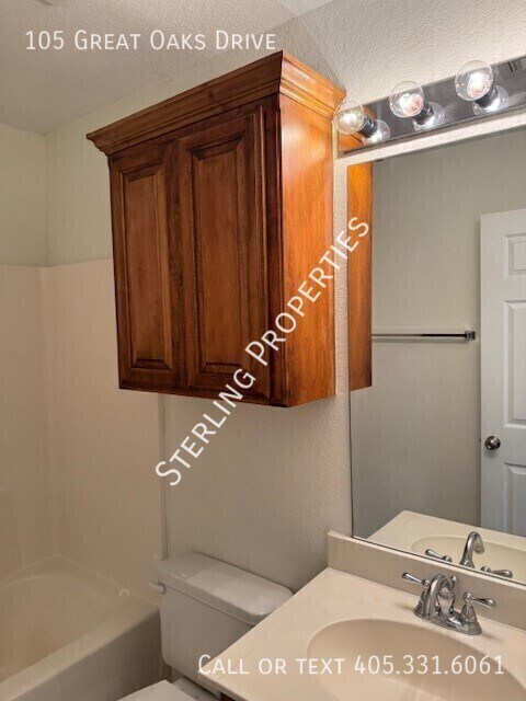 Building Photo - 105 Great Oaks Dr