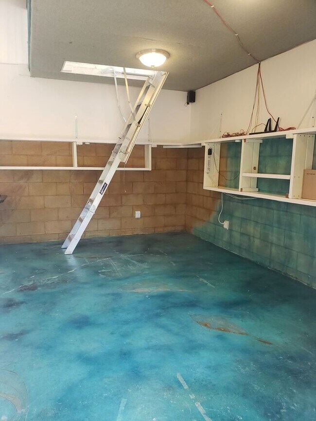 Building Photo - Rarely Available Pool house studio available for rent