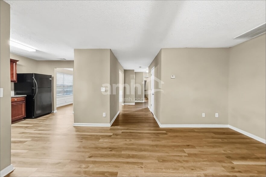 Building Photo - 369 Hidden Creek Ln