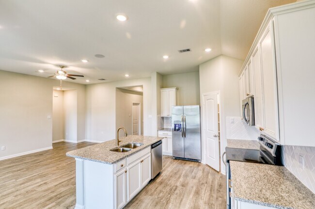 Building Photo - 201 Bryan Wy