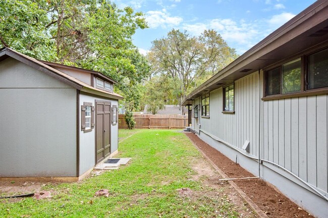 Building Photo - 2508 Marlton Dr