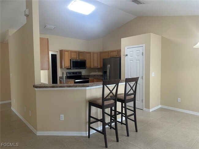 Building Photo - 2125 NE 9th Ave