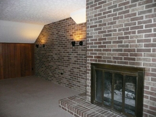 Building Photo - 1025 Lake St