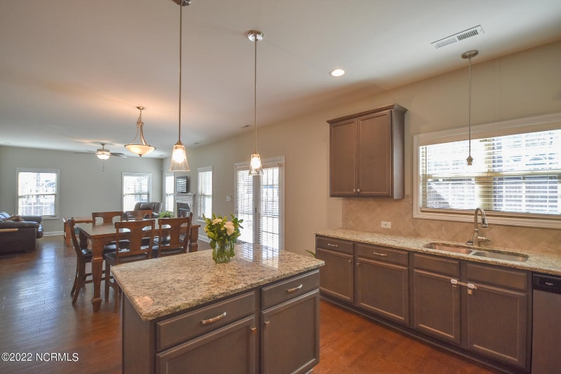 Building Photo - 625 Overland Ct