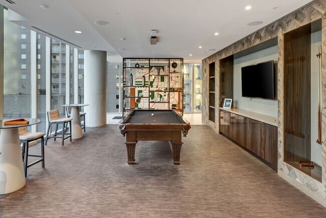 Building Photo - 515 Church St