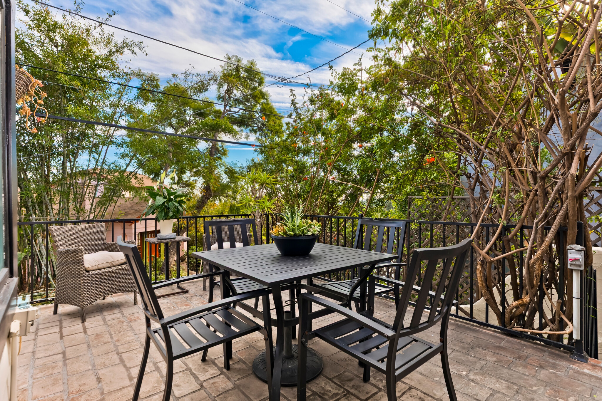 Building Photo - 2427 N Gower St