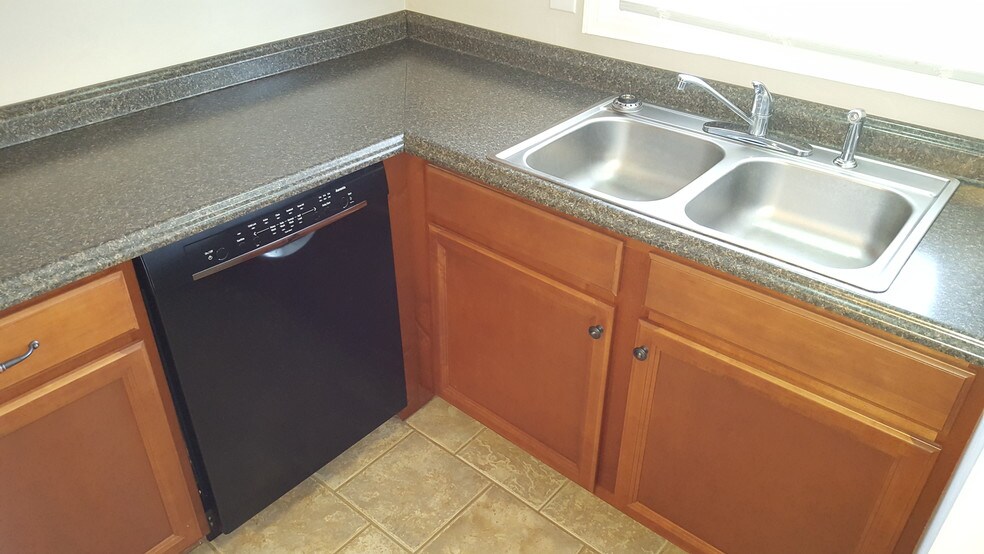 Building Photo - 3000 Golden Rd