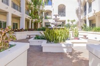 Building Photo - Spectacular, large 2 bed 2 bath condo in d...