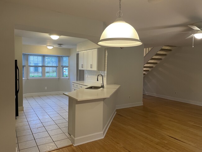Building Photo - 1142 Monaco Dr