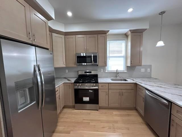 Building Photo - 21 E 15th St