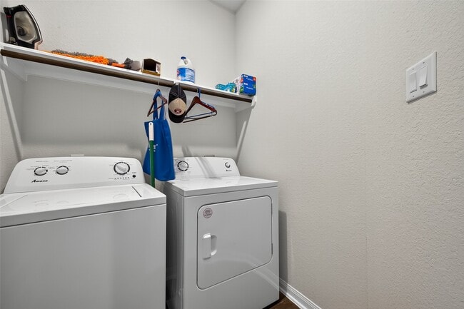 Building Photo - 8102 Coral Dr