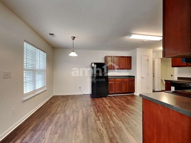 Building Photo - 425 Green Park Ln