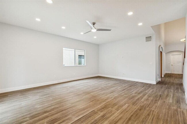 Building Photo - 18154 Sandy Pointe Dr