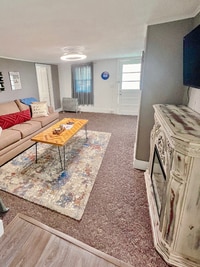 Building Photo - 123 Mortimer St