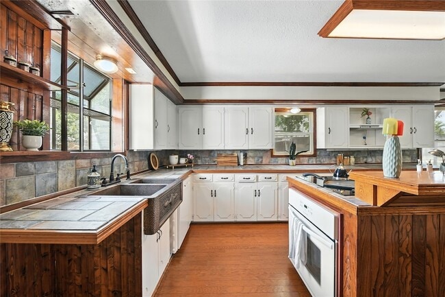 Building Photo - 1323 Dublin St