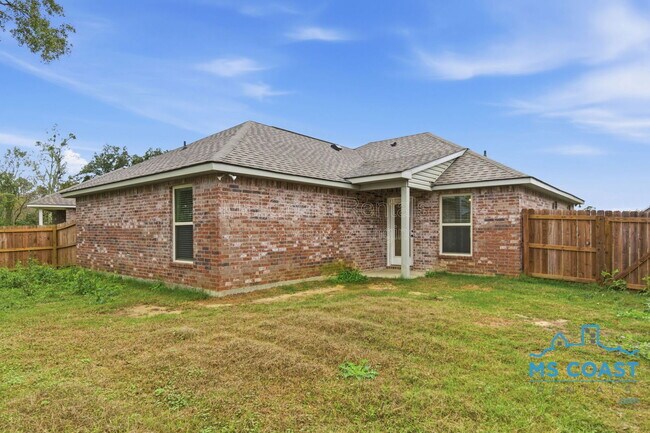 Building Photo - 14320 Southern Maple Ave